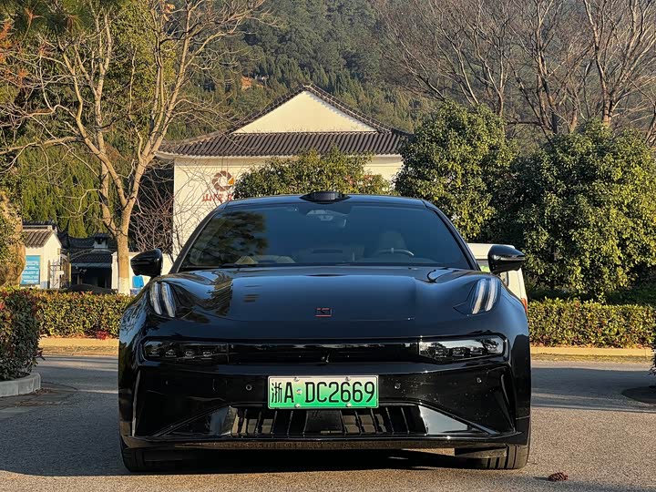 Фото 2 - Zeekr 001