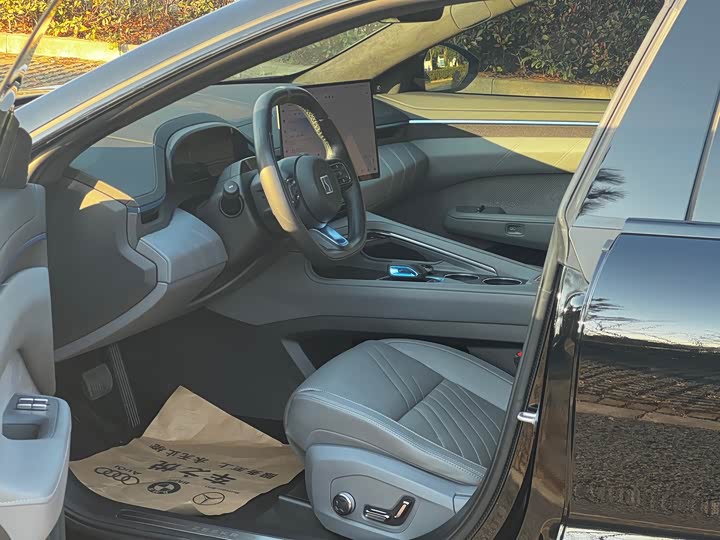 Фото 5 - Zeekr 001