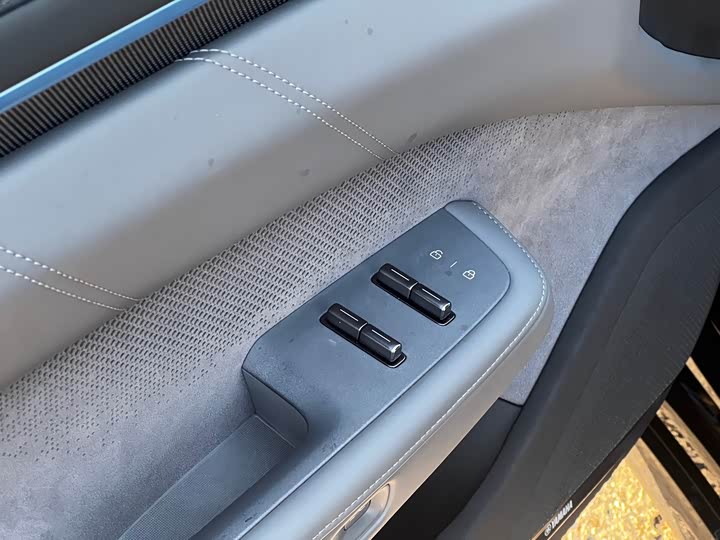 Фото 6 - Zeekr 001