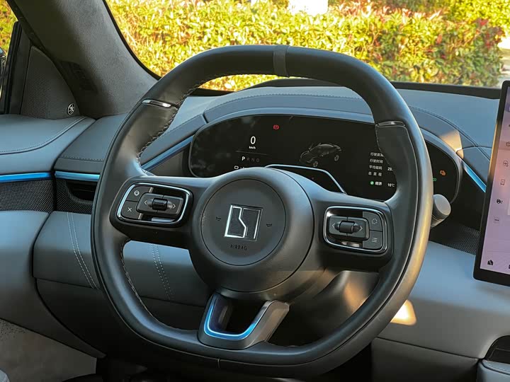 Фото 9 - Zeekr 001