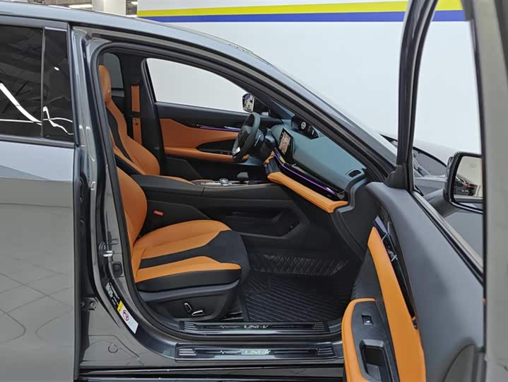 Фото 8 - Changan UNI-V