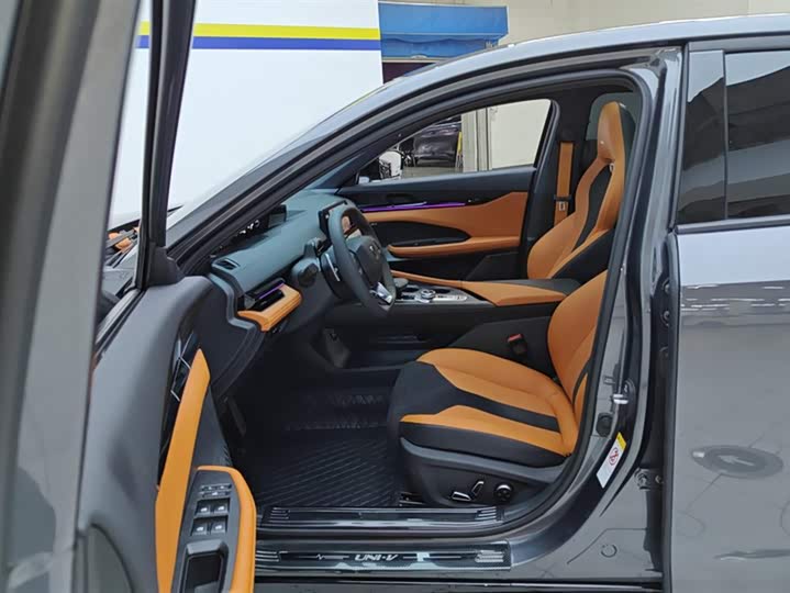 Фото 9 - Changan UNI-V