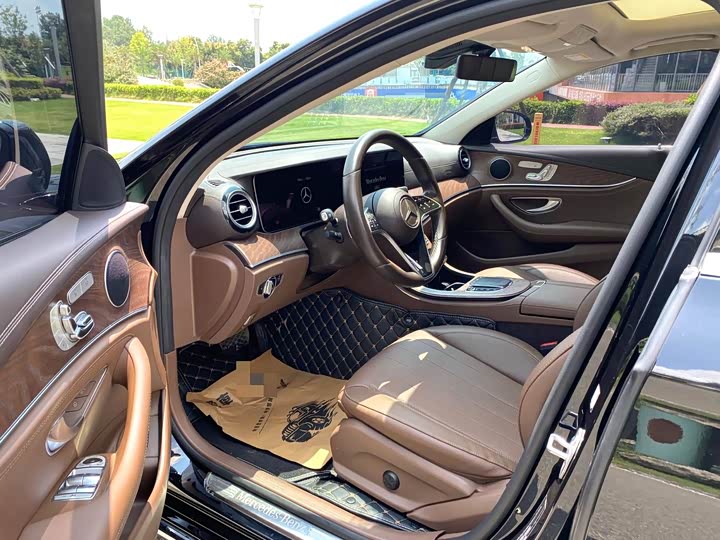 Фото 6 - Mercedes-Benz E-Class