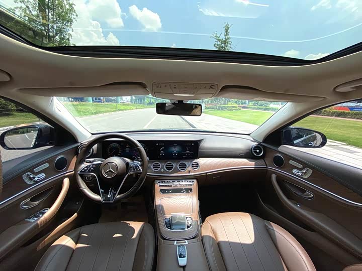 Фото 7 - Mercedes-Benz E-Class