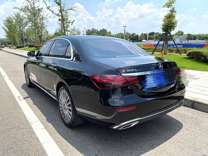 Фото 8 - Mercedes-Benz E-Class