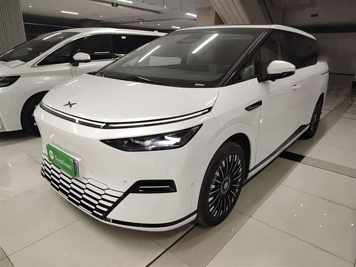 Фото 1 - XPeng X9