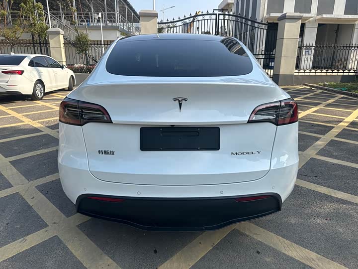 Фото 4 - Tesla Model Y