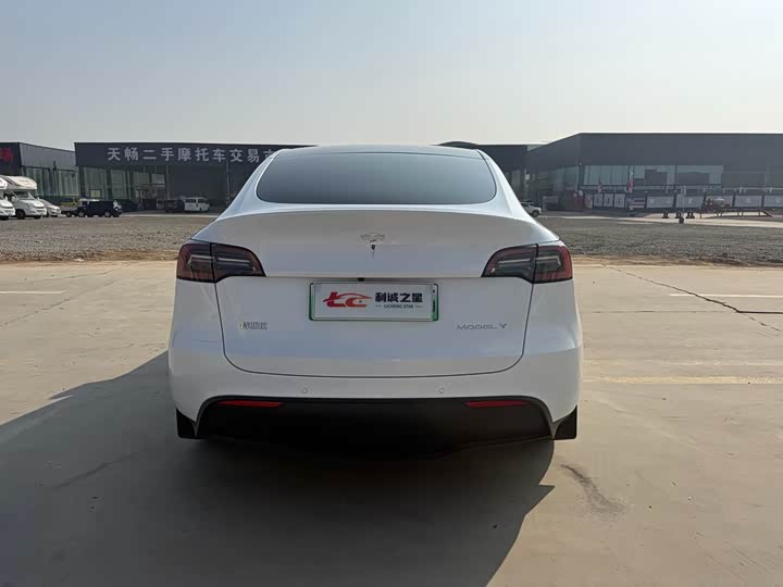 Фото 6 - Tesla Model Y
