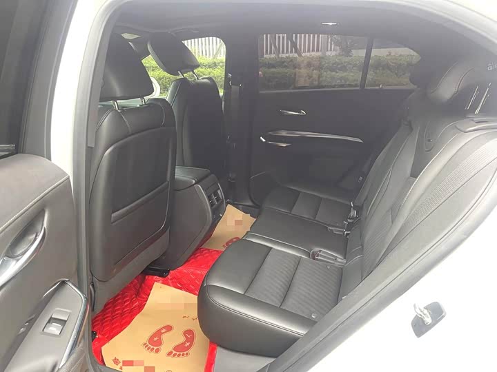 Фото 6 - Cadillac XT4