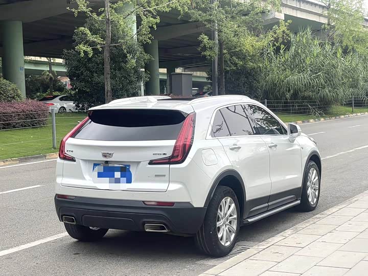 Фото 8 - Cadillac XT4