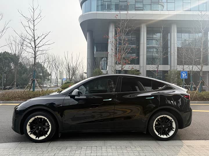Фото 3 - Tesla Model Y