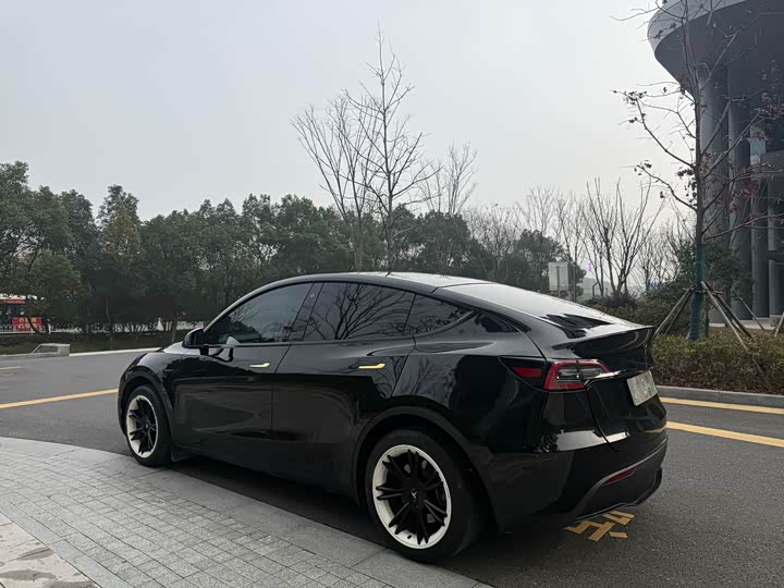 Фото 4 - Tesla Model Y