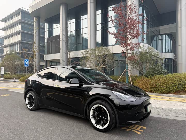 Фото 8 - Tesla Model Y
