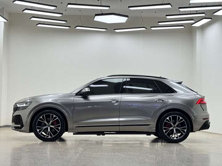 Фото 4 - Audi Q8