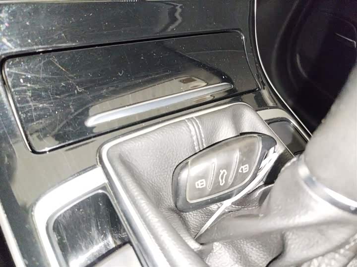 Фото 9 - Roewe RX5