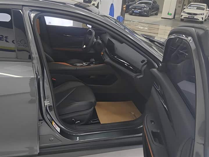 Фото 8 - Changan UNI-V