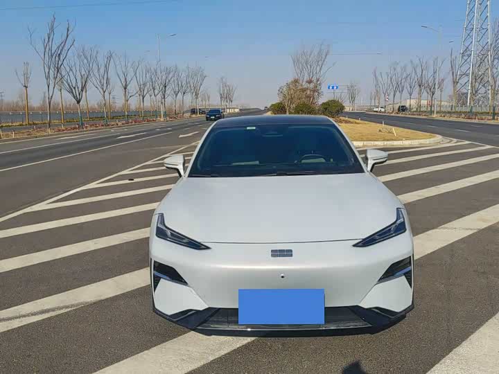 Фото 2 - Geely Galaxy E8