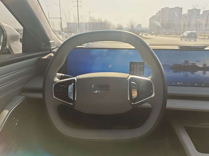 Фото 7 - Geely Galaxy E8