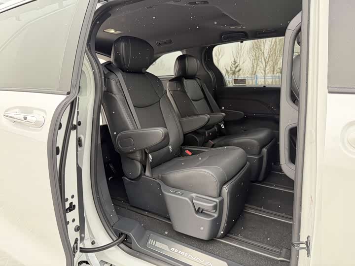 Фото 7 - Toyota Sienna