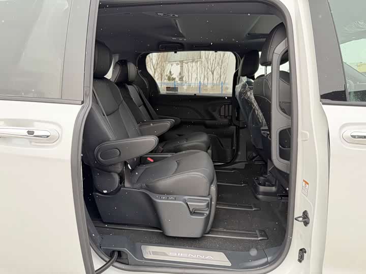 Фото 8 - Toyota Sienna