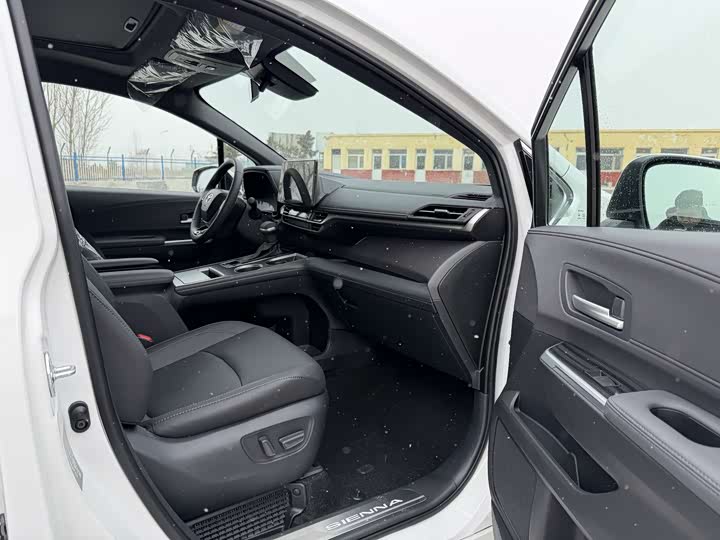 Фото 9 - Toyota Sienna