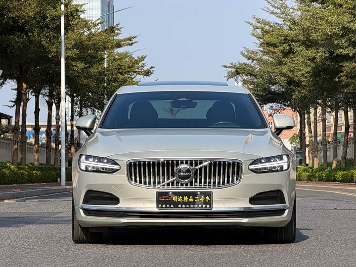 Фото 2 - Volvo S90