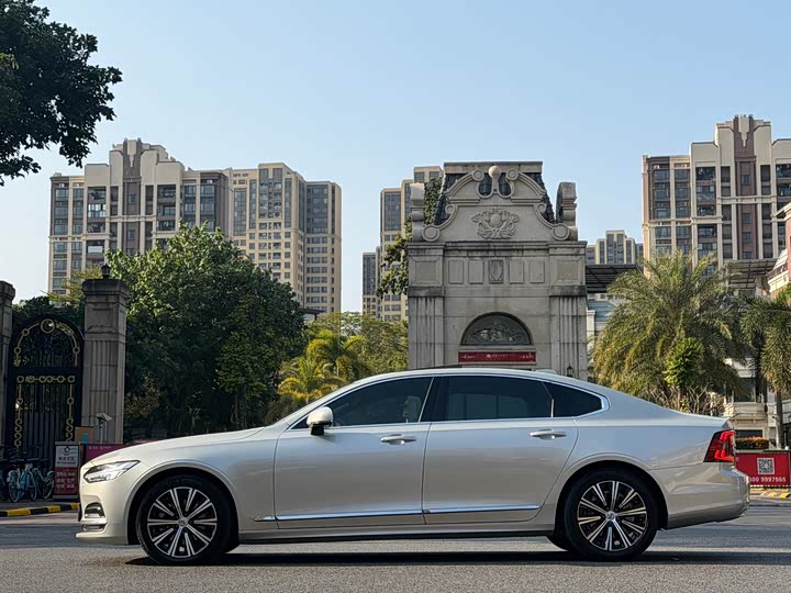 Фото 4 - Volvo S90