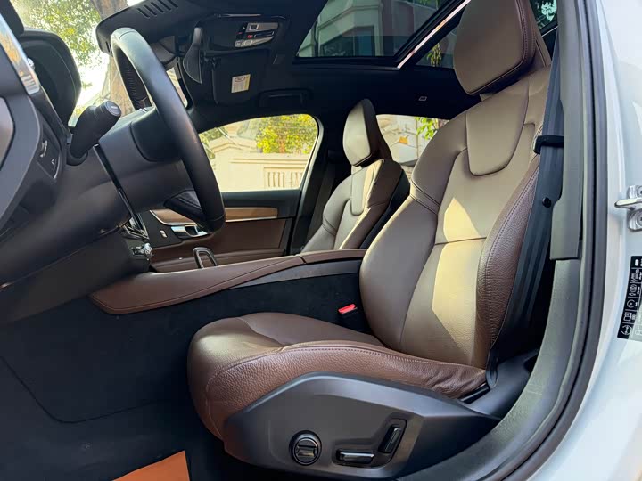 Фото 6 - Volvo S90