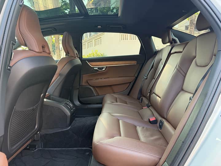 Фото 7 - Volvo S90