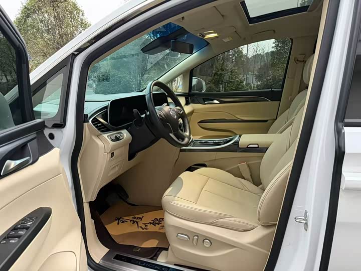 Фото 4 - Buick GL8 ES