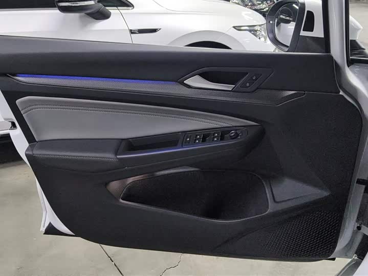 Фото 7 - Volkswagen Golf