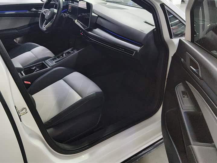 Фото 8 - Volkswagen Golf