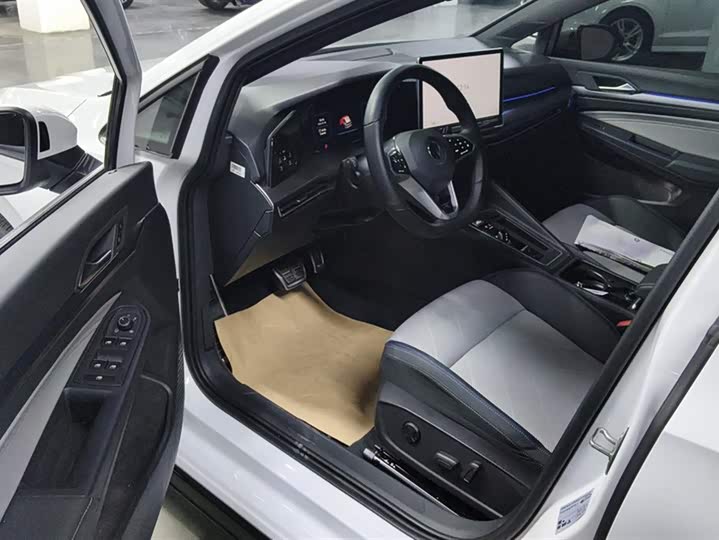 Фото 9 - Volkswagen Golf