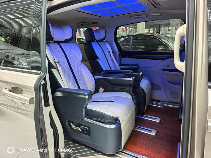 Фото 4 - Buick GL8 ES