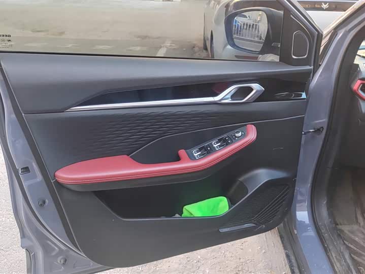 Фото 7 - Geely Coolray