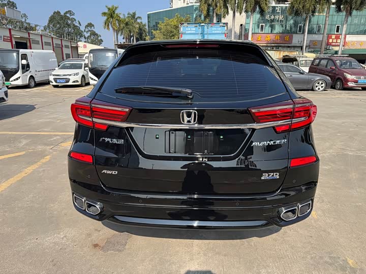 Фото 6 - Honda Avancier