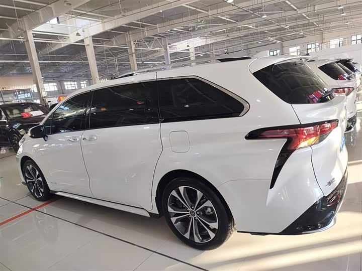 Фото 5 - Toyota Granvia