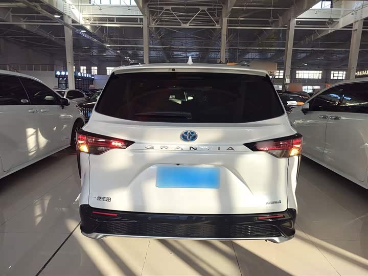 Фото 6 - Toyota Granvia