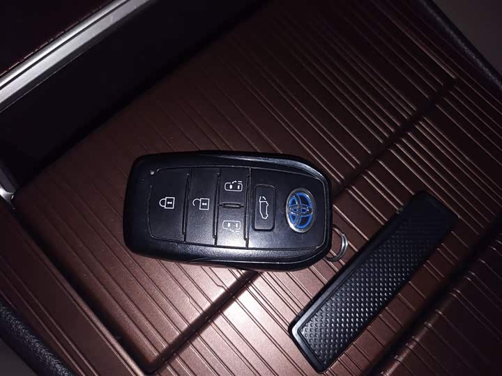 Фото 9 - Toyota Granvia