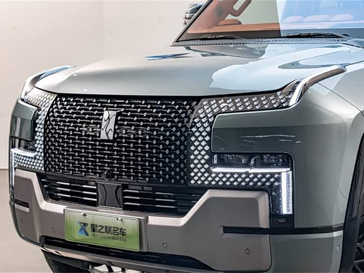 Фото 4 - BYD Yangwang U8