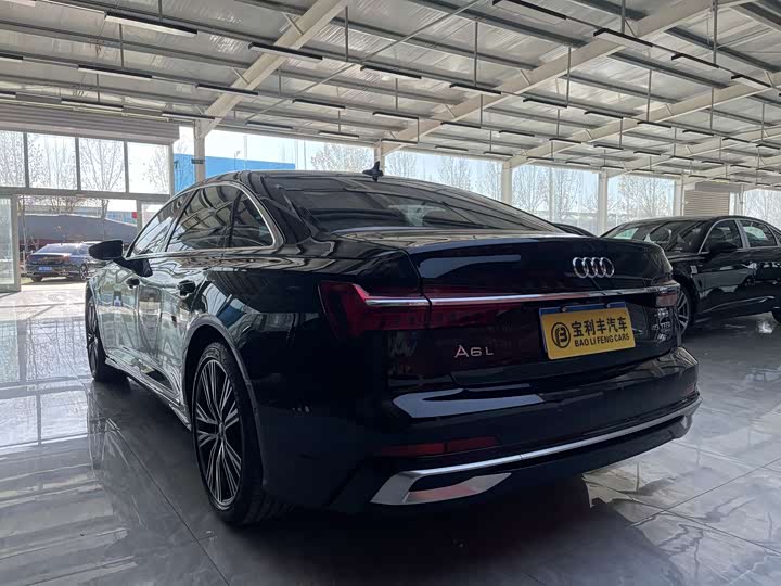 Фото 4 - Audi A6L