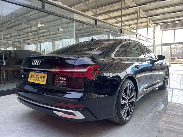 Фото 5 - Audi A6L