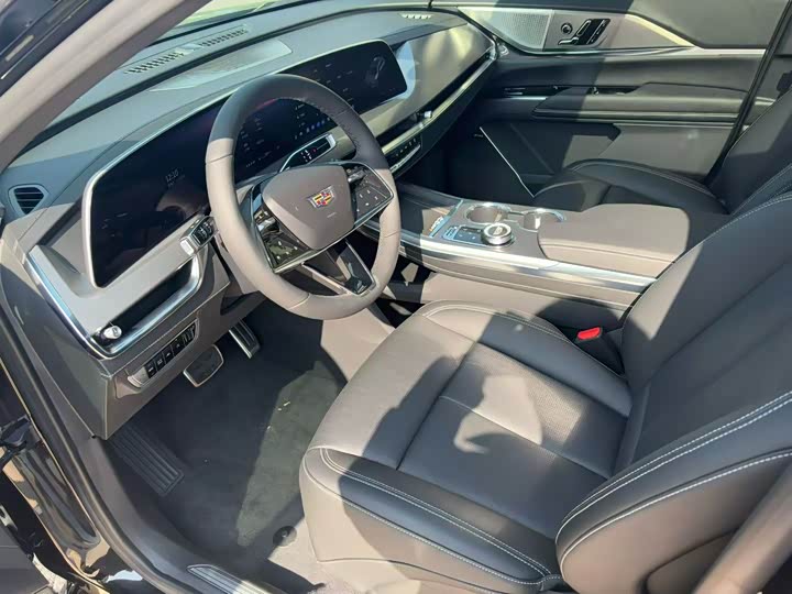 Фото 4 - Cadillac XT5