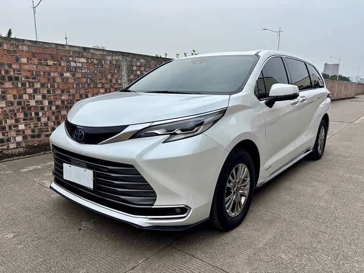 Фото 1 - Toyota Sienna