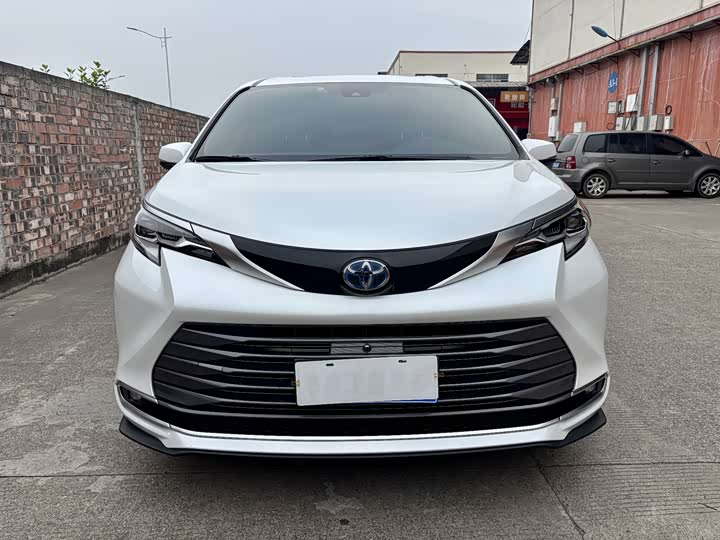 Фото 2 - Toyota Sienna