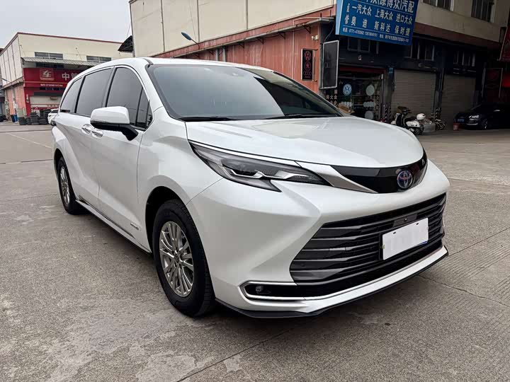 Фото 3 - Toyota Sienna