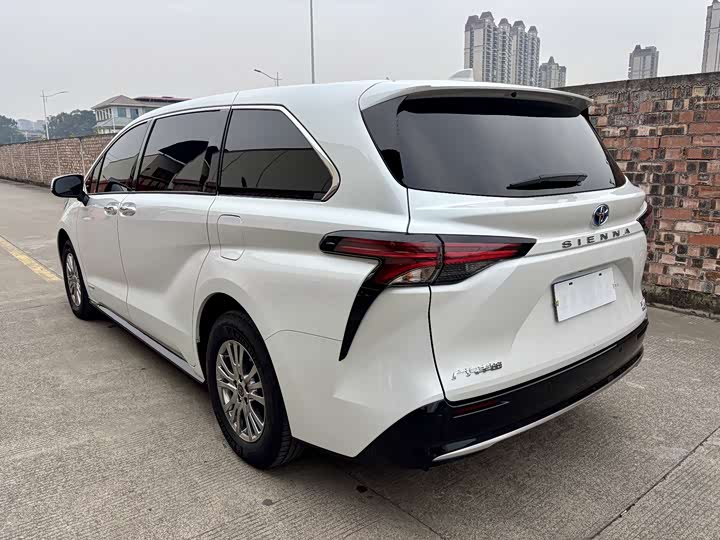 Фото 6 - Toyota Sienna