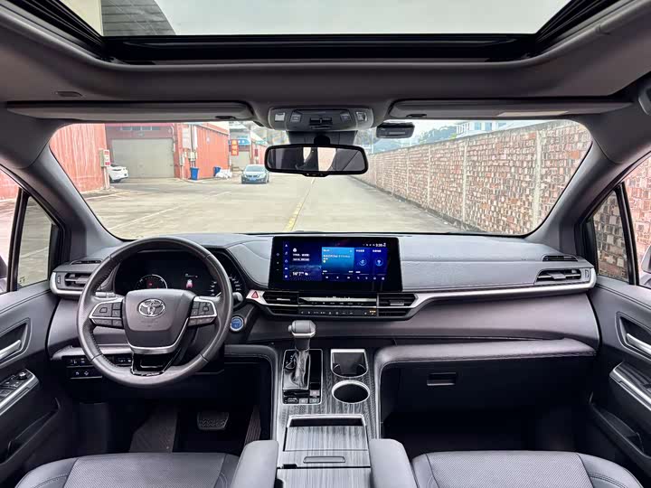 Фото 8 - Toyota Sienna