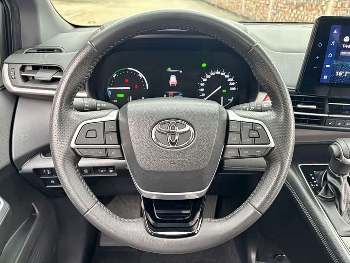 Фото 9 - Toyota Sienna