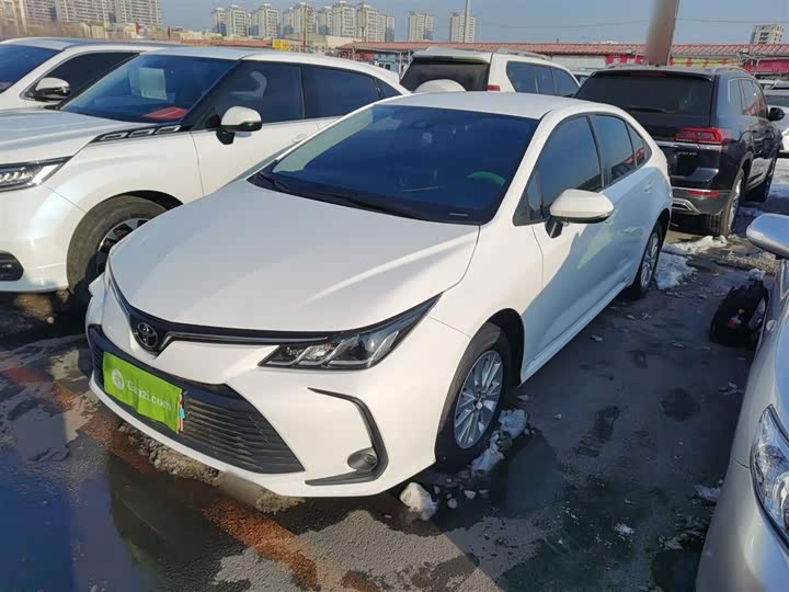 Фото 2 - Toyota Corolla